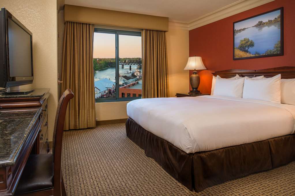 Embassy Suites by Hilton Sacramento Riverfront Promenade — photo 2