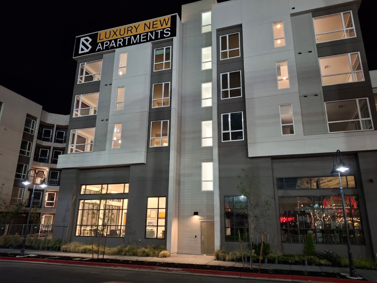 Ballpark Apartments — photo 2