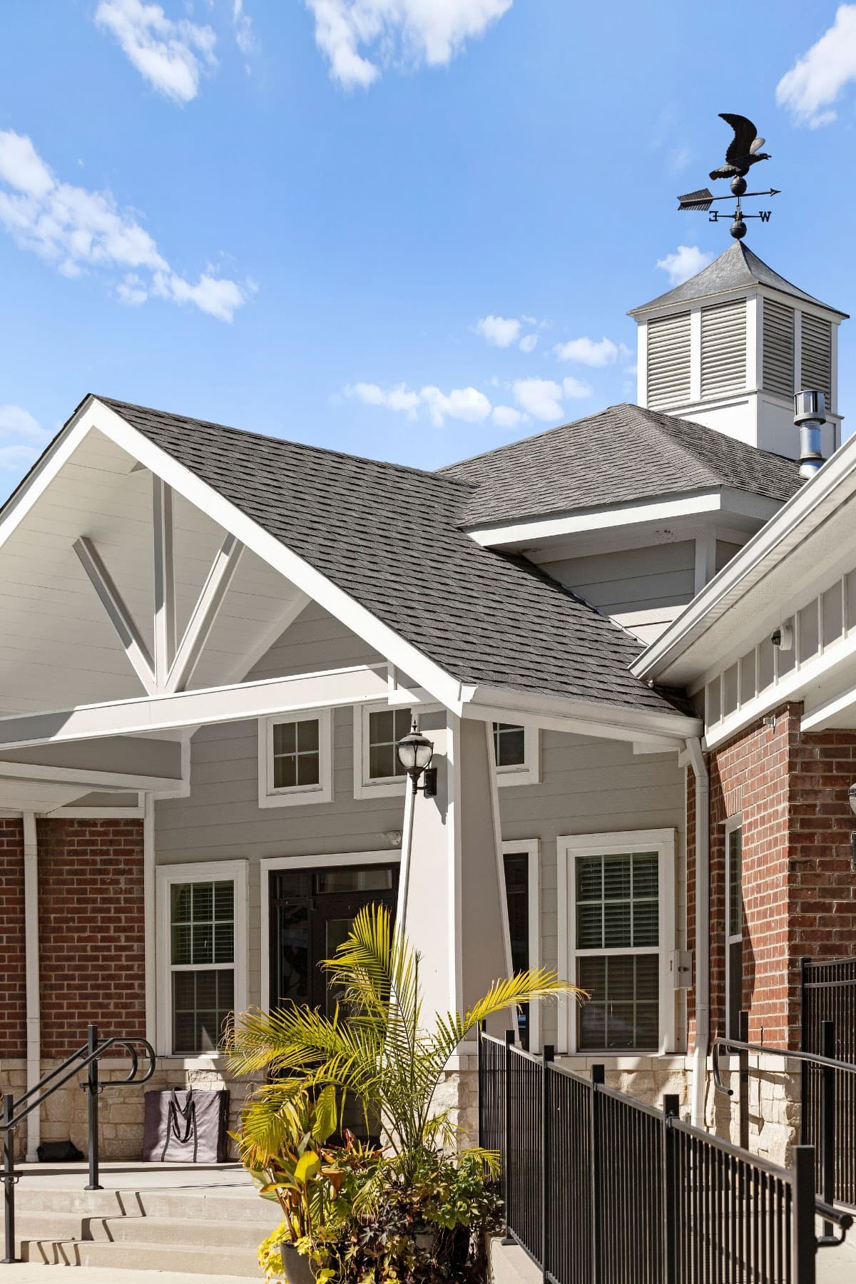 Mount Victor Olde Towne Luxury Apartments — photo 3