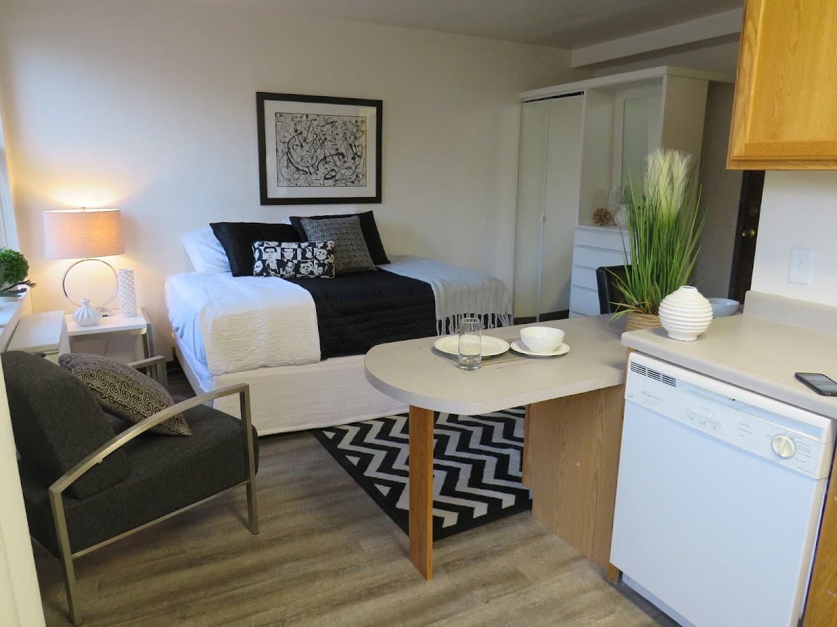 Langdon Hall Apartments — photo 3
