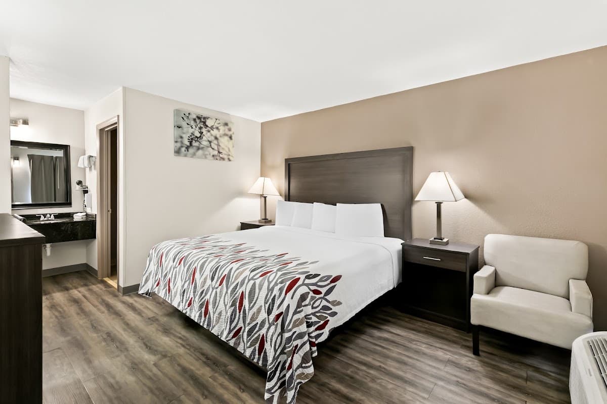 Red Roof Inn & Suites Duncan — photo 2
