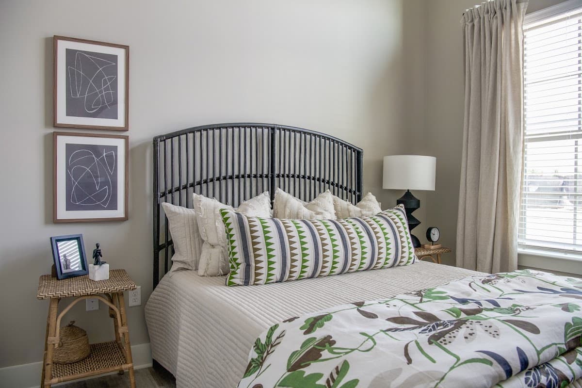 EmmaJames Apartments — photo 2
