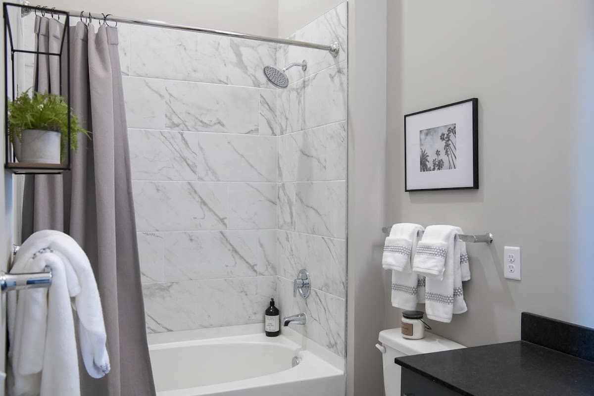 EmmaJames Apartments — photo 3