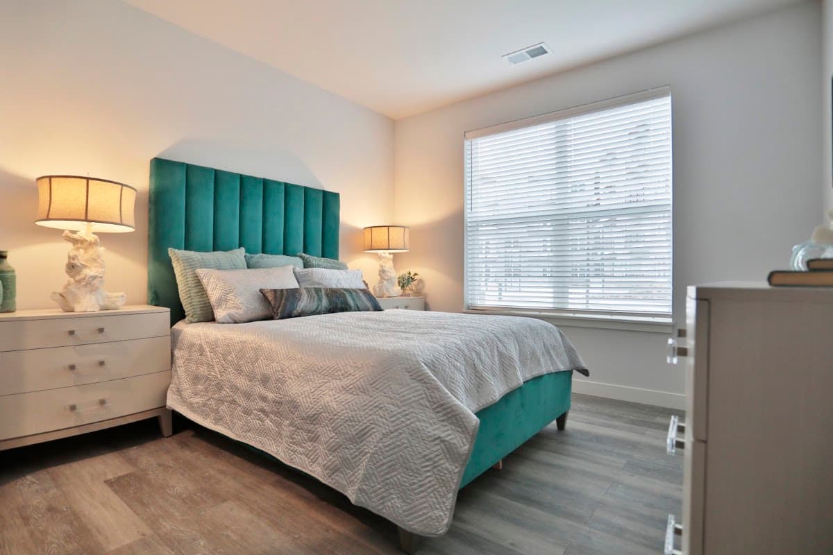 VANTAGE AT ANDERSON TOWNE CENTER APARTMENTS — photo 2