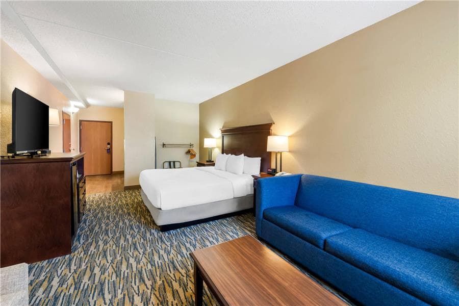 Comfort Inn & Suites Branson Meadows — photo 2