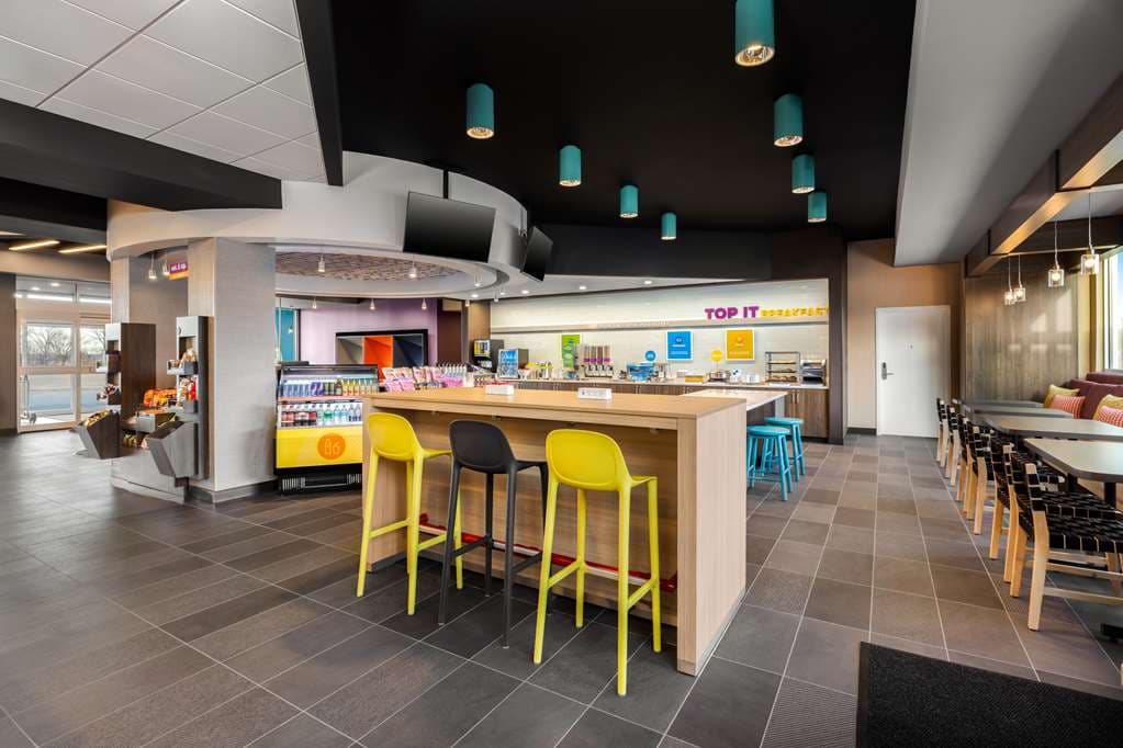Tru by Hilton Oshkosh — photo 5