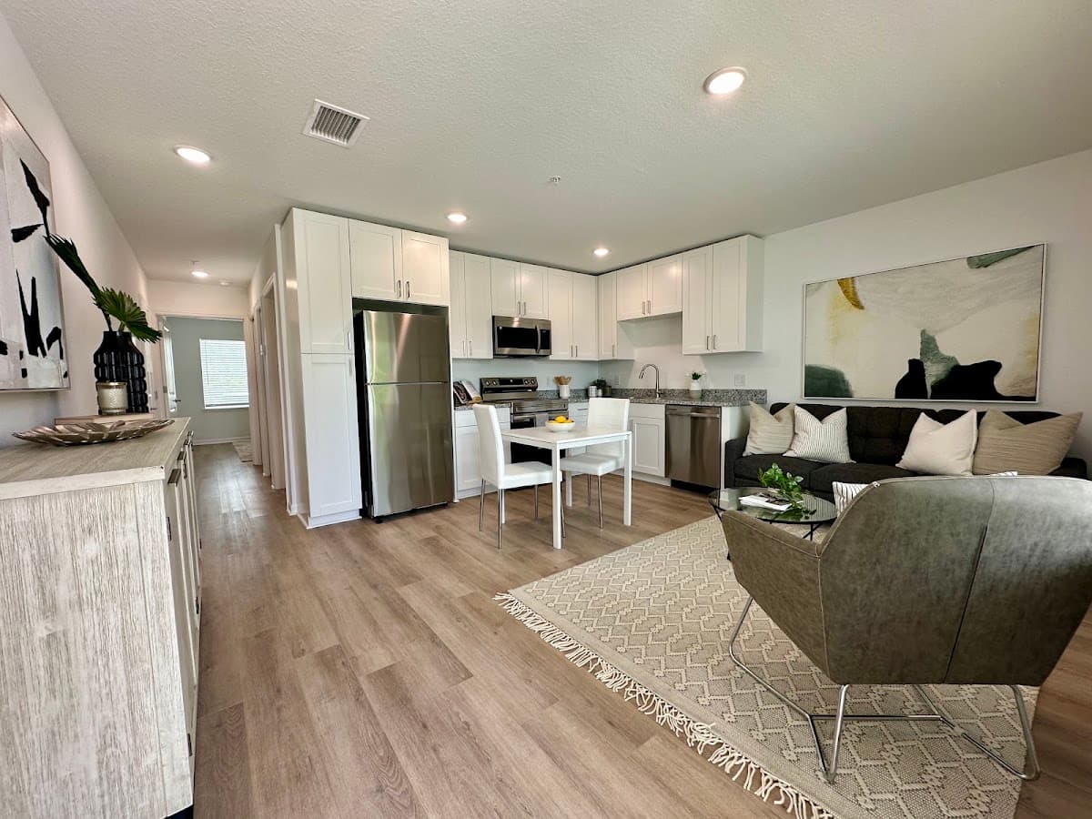 Valencia at the Park Apartments — photo 5