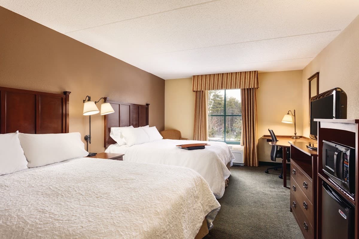 Hampton Inn & Suites Lake George — photo 2