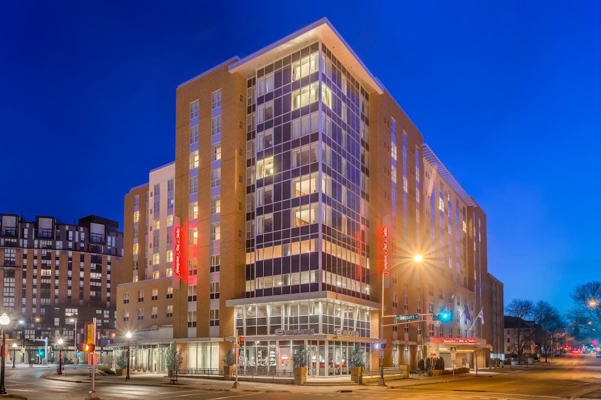Hampton Inn & Suites Madison / Downtown