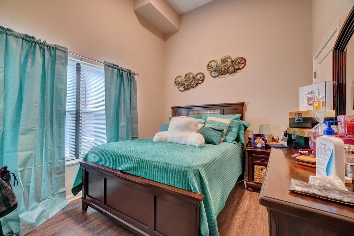 Holley Pointe — photo 2
