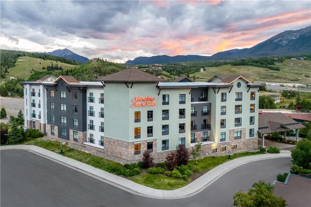 Hampton Inn & Suites Silverthorne — photo 1