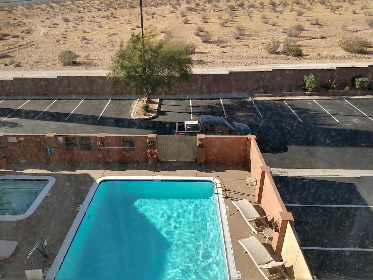 Comfort Suites Barstow near I-15 — photo 3