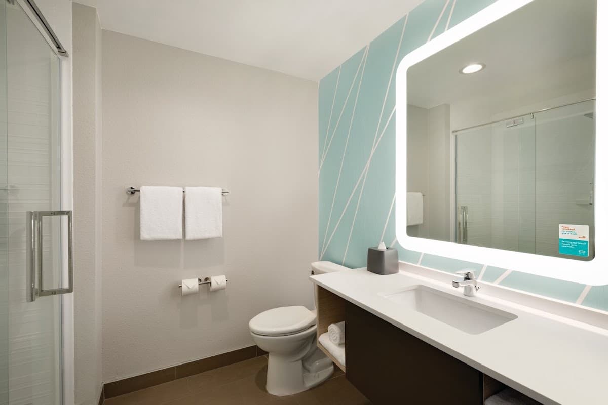 avid hotel Coralville - Iowa City by IHG — photo 3