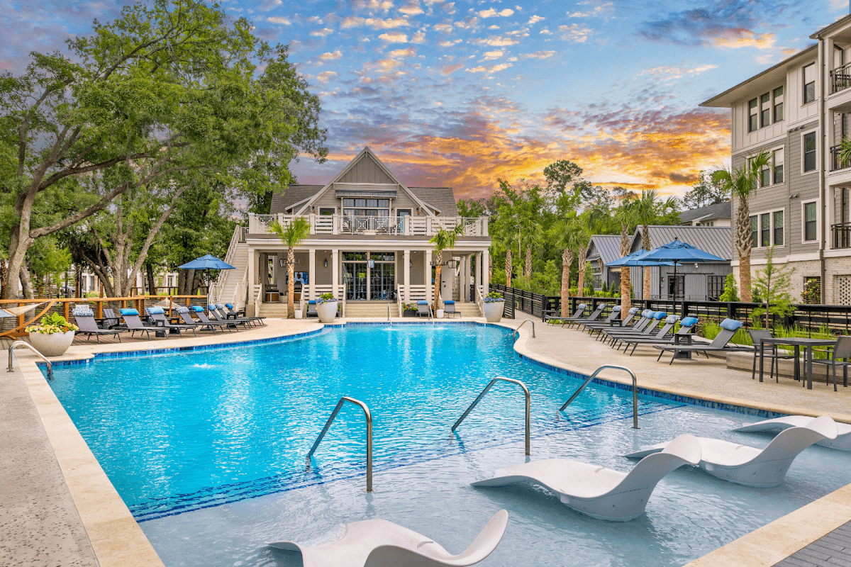 The Henslow Daniel Island Apartments & Townhomes