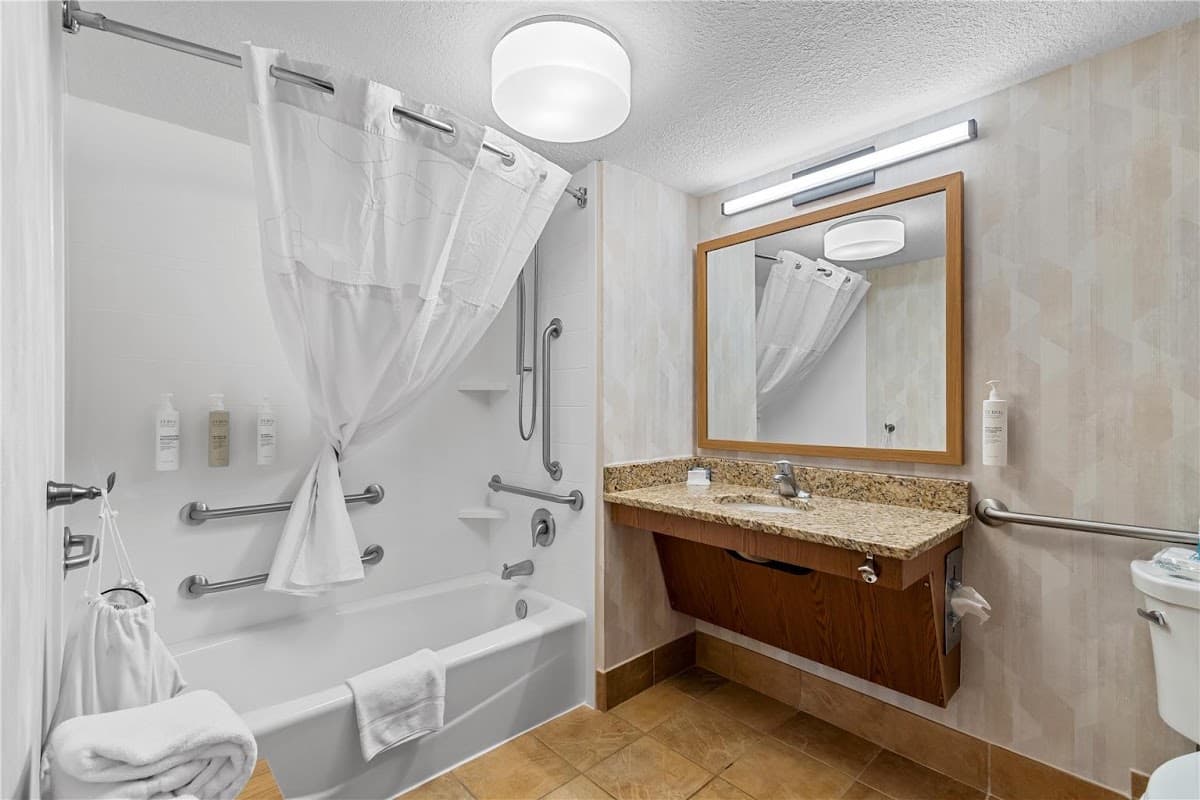 Hampton Inn Duluth Canal Park — photo 4