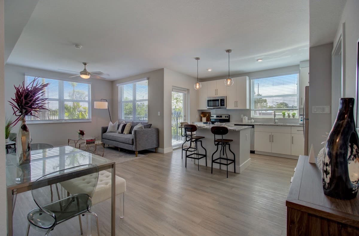 Everly Apartments — photo 4
