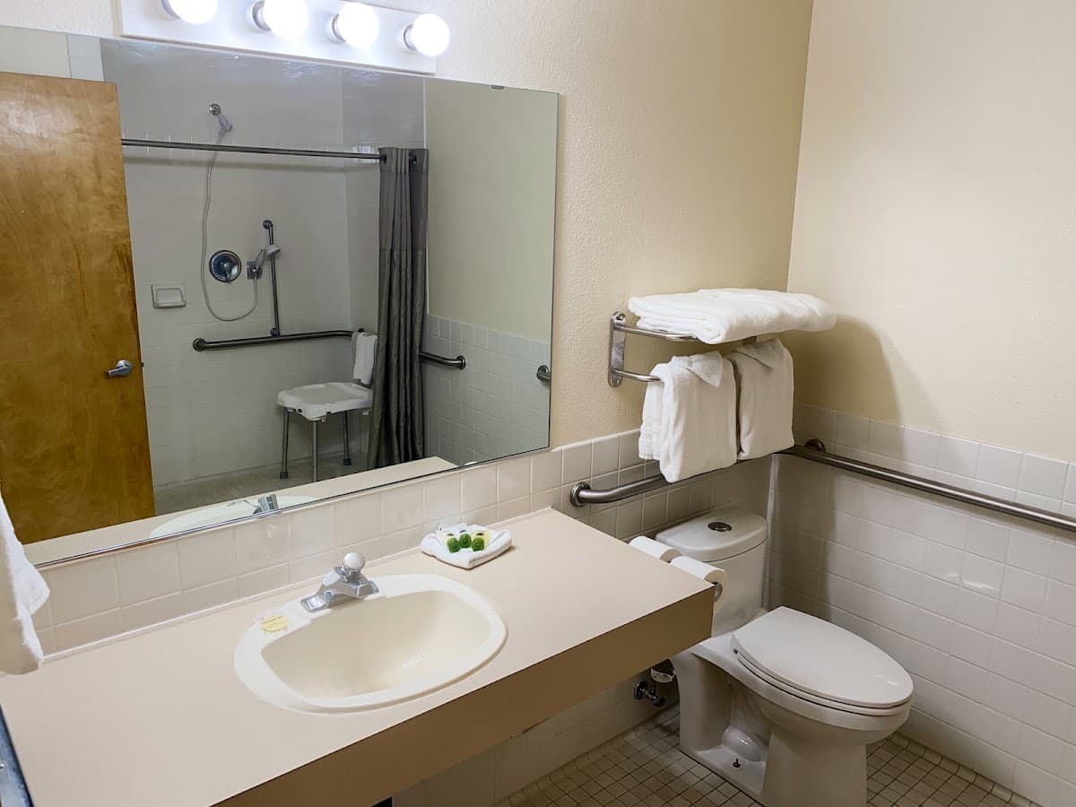 Sisters Inn & Suites — photo 3
