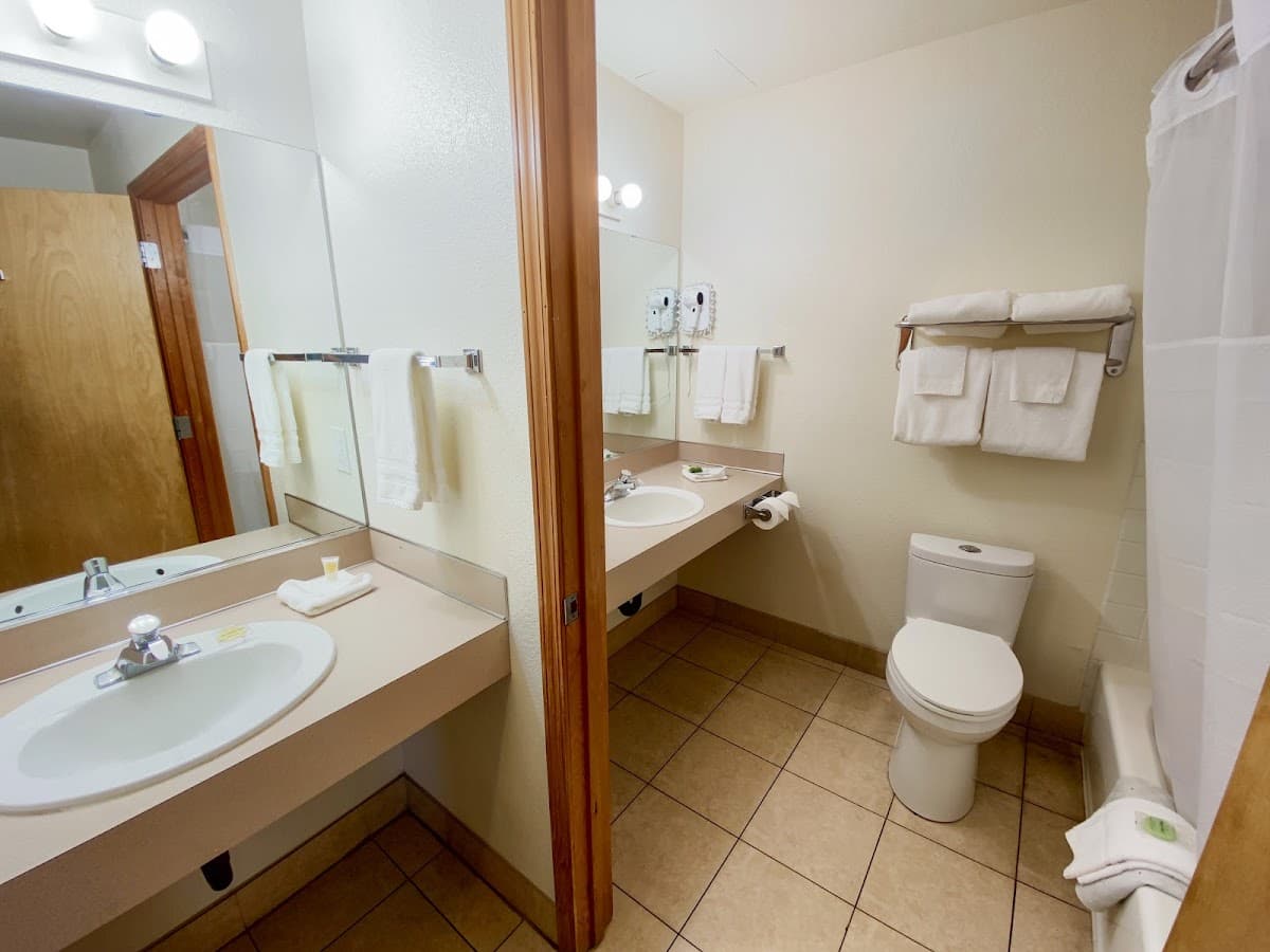 Sisters Inn & Suites — photo 5