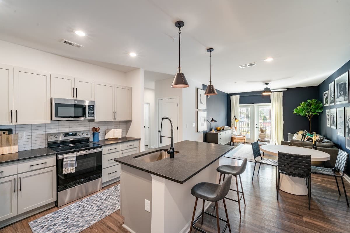 Evolve Huntersville Apartment Homes — photo 3