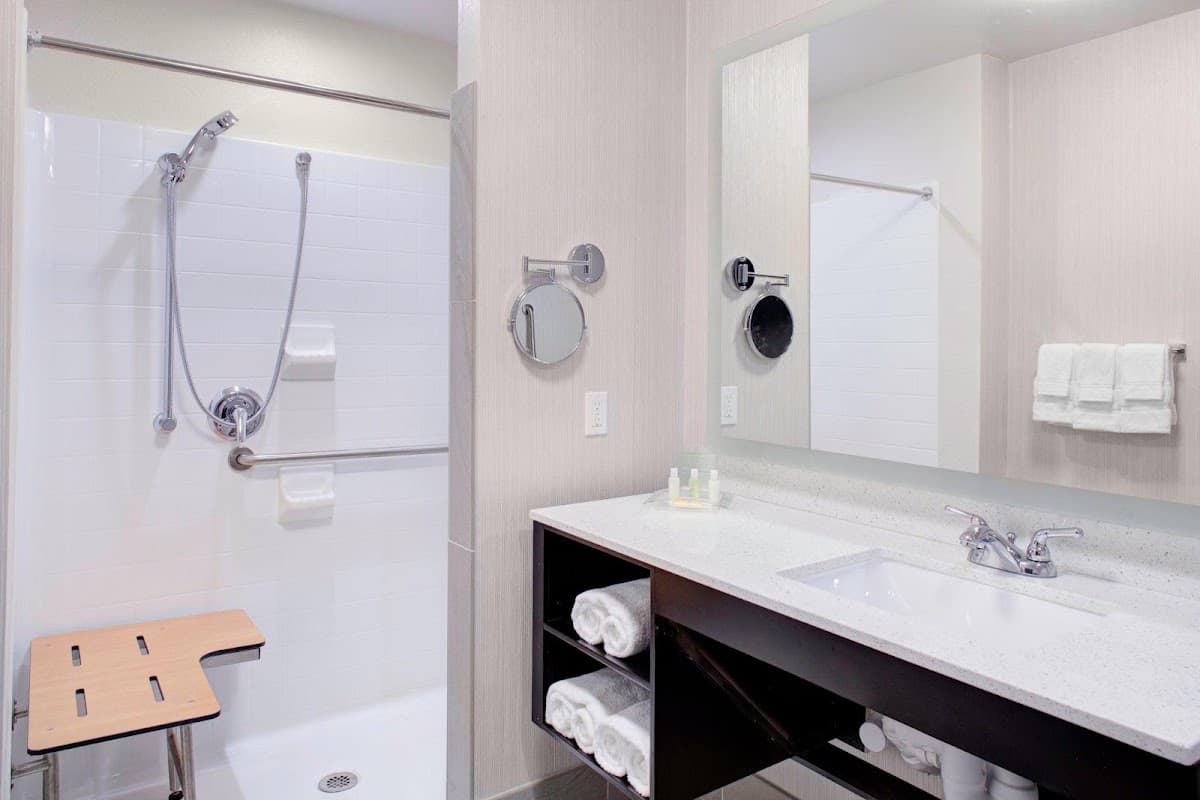 Holiday Inn Windsor - Wine Country by IHG — photo 4