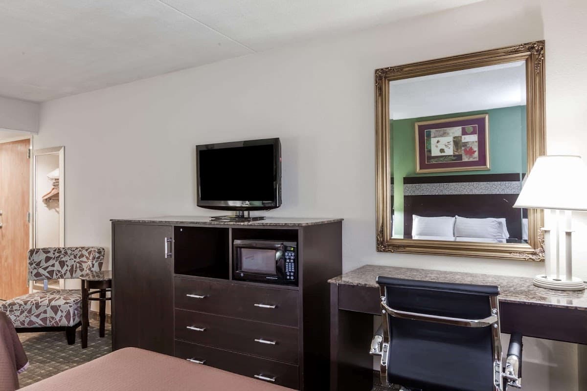Howard Johnson by Wyndham Newark Airport — photo 4
