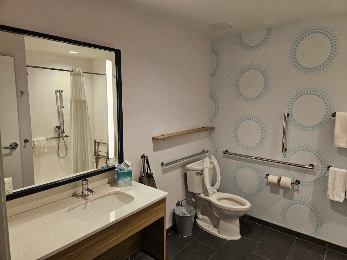 Tru by Hilton Frisco Dallas — photo 4