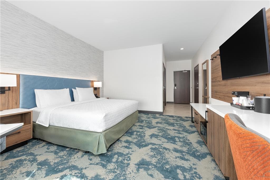 Hampton Inn and Suites Irving Hwy 183 — photo 2