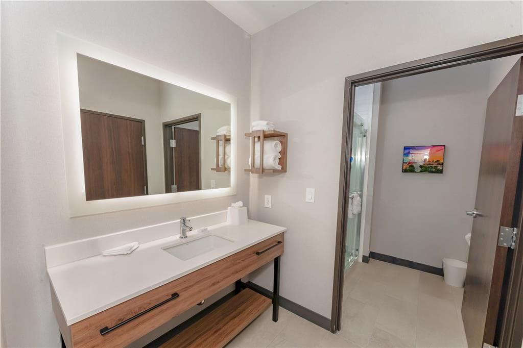 Hampton Inn and Suites Irving Hwy 183 — photo 4