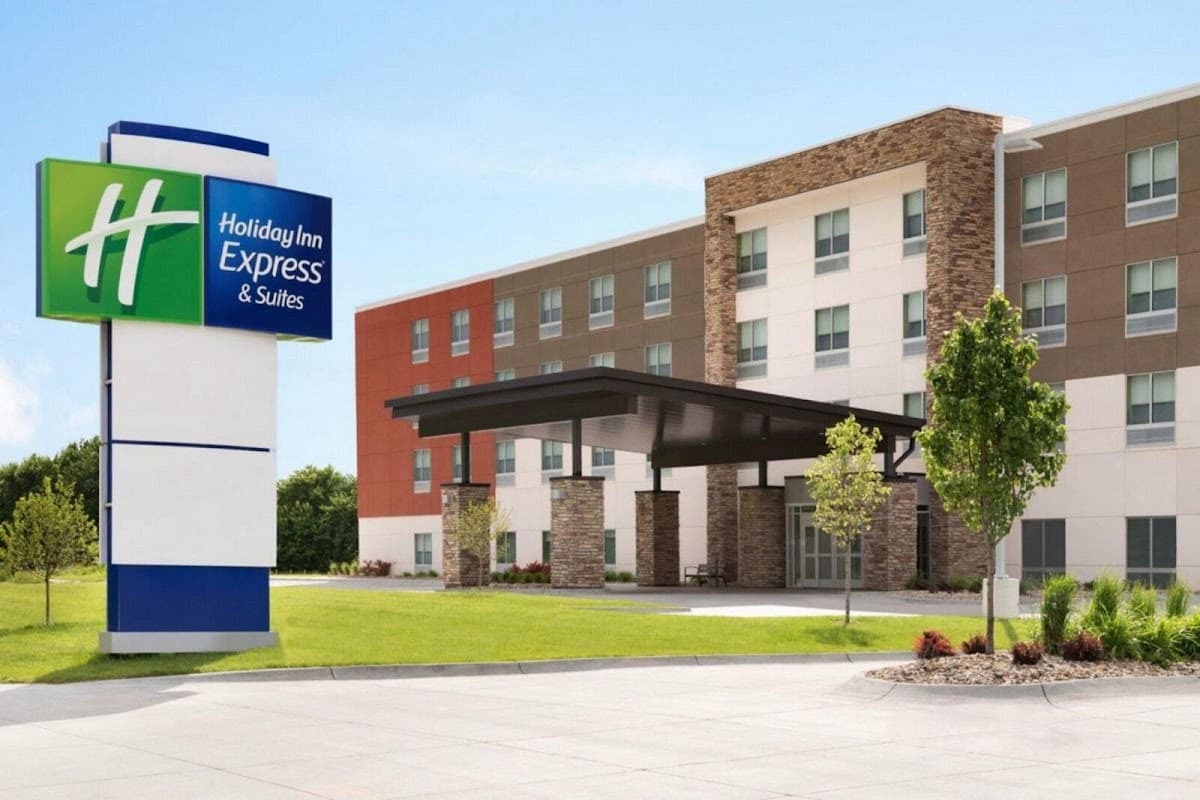 Holiday Inn Express & Suites Charlottesville by IHG