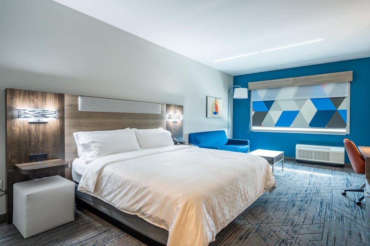 Holiday Inn Express & Suites Charlottesville by IHG — photo 2
