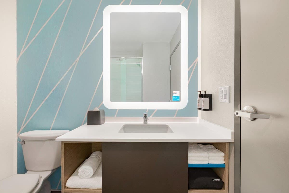avid hotel Madison - Monona by IHG — photo 5
