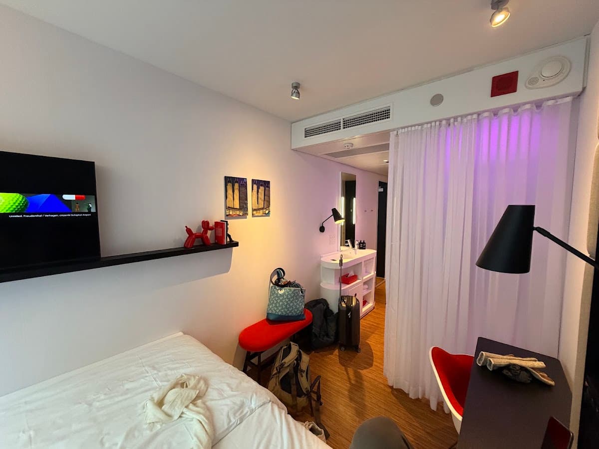 citizenM Chicago Downtown — photo 2