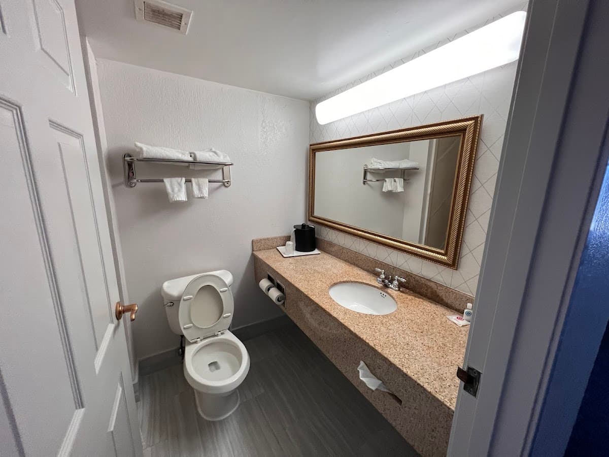 Comfort Inn & Suites Voorhees/Mt. Laurel — photo 4