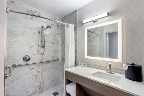 Comfort Inn & Suites Voorhees/Mt. Laurel — photo 5