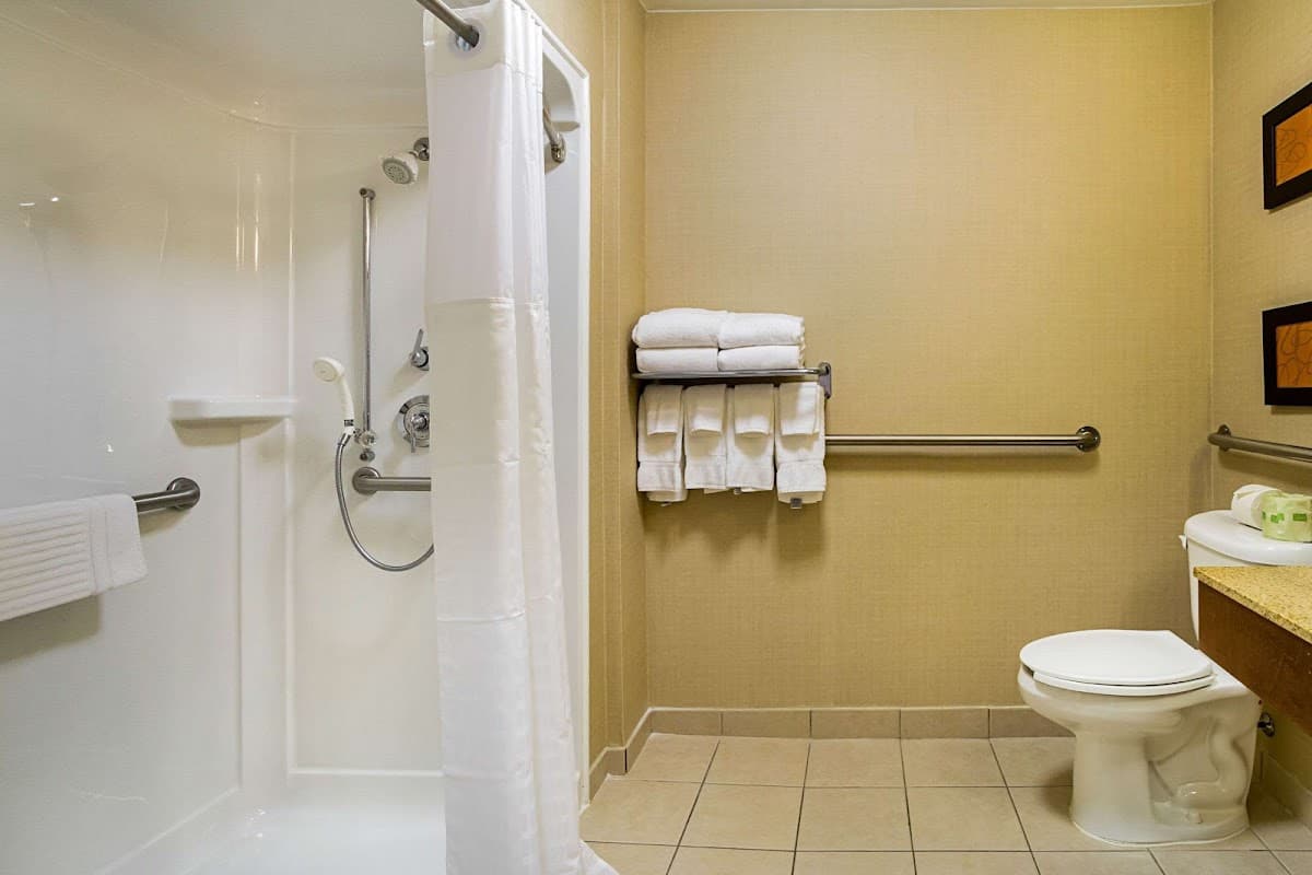 Comfort Suites Twinsburg — photo 4