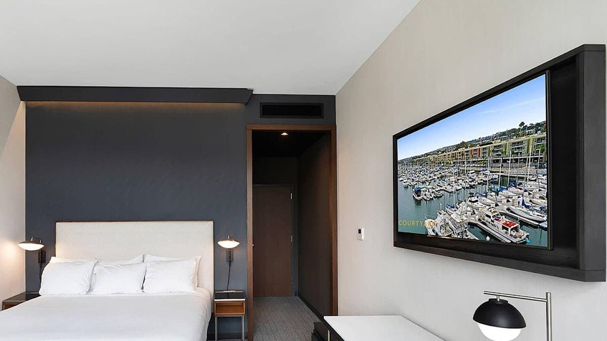 Courtyard by Marriott Marina del Rey — photo 1