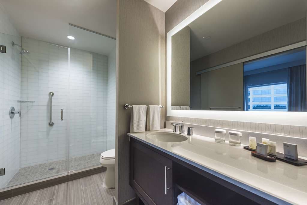 Embassy Suites by Hilton The Woodlands at Hughes Landing — photo 4
