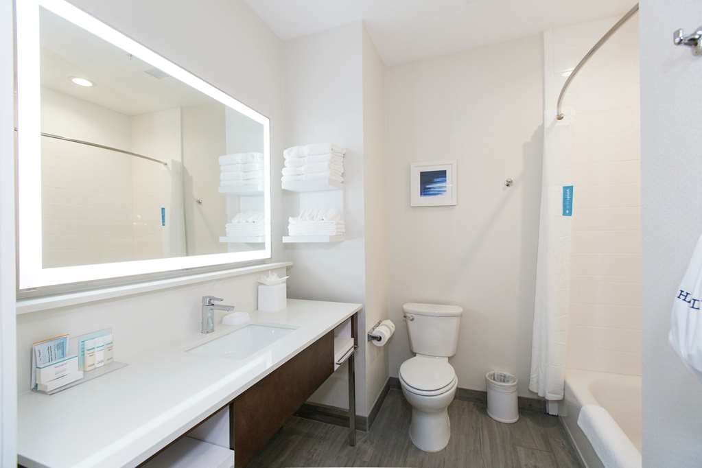 Hampton Inn Mustang — photo 4