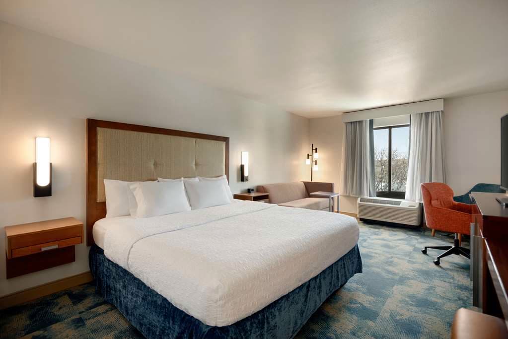 Hampton Inn & Suites San Marcos — photo 2