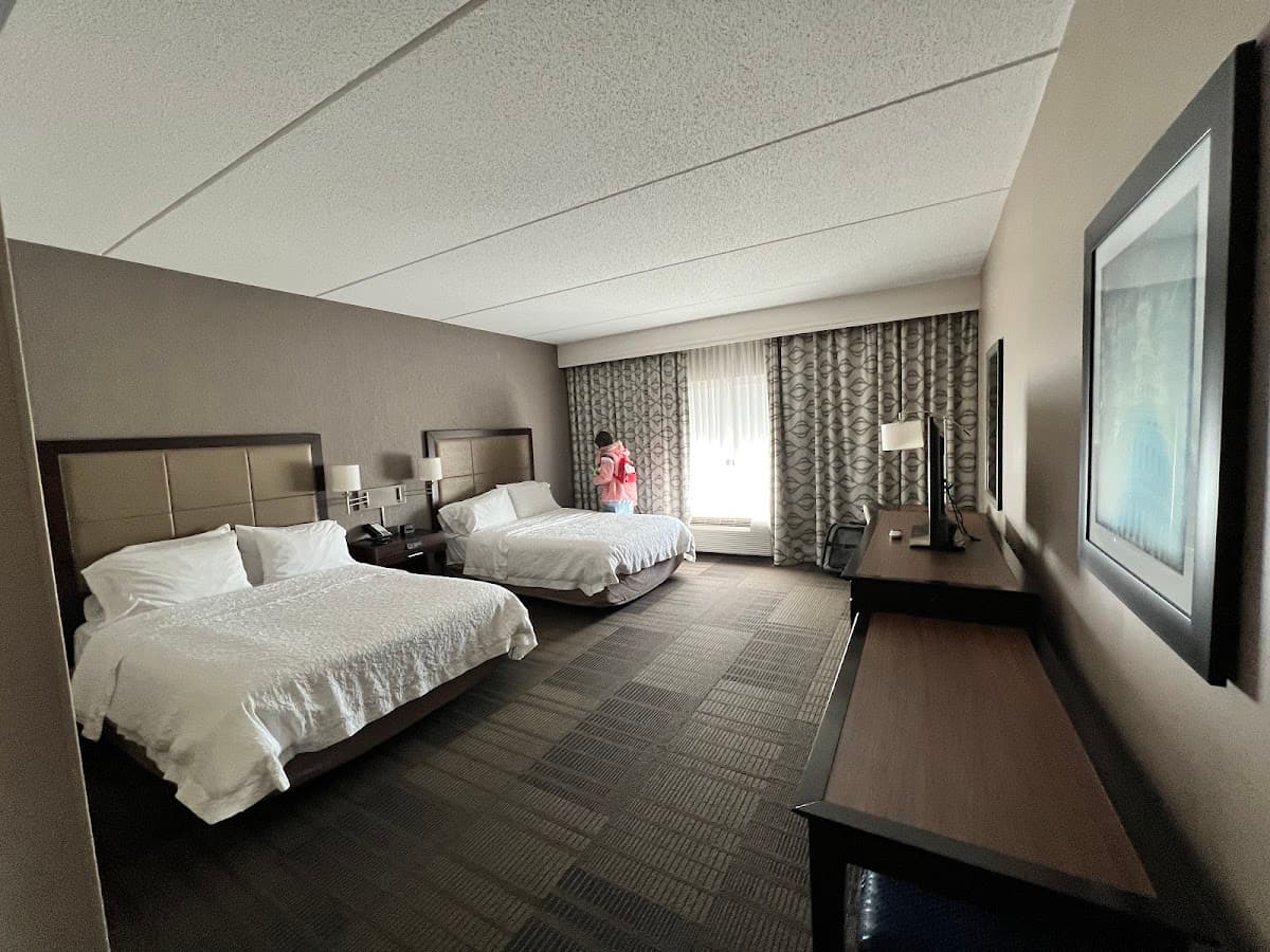 Hampton Inn & Suites Falls Church — photo 2