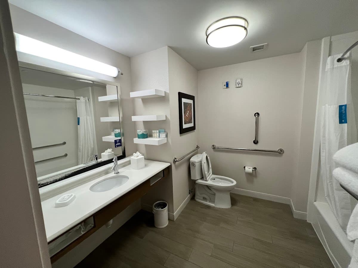 Hampton Inn & Suites Falls Church — photo 4