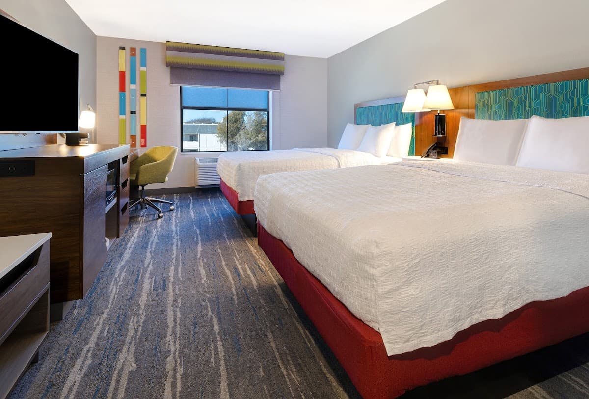 Hampton Inn & Suites Marina — photo 2