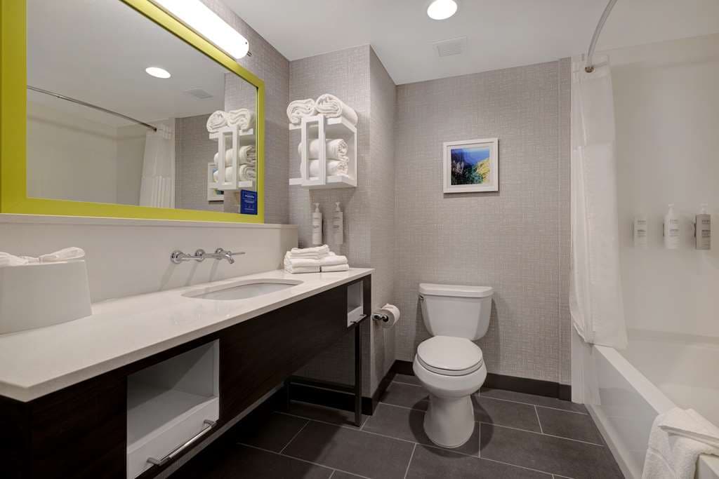 Hampton Inn & Suites Marina — photo 4