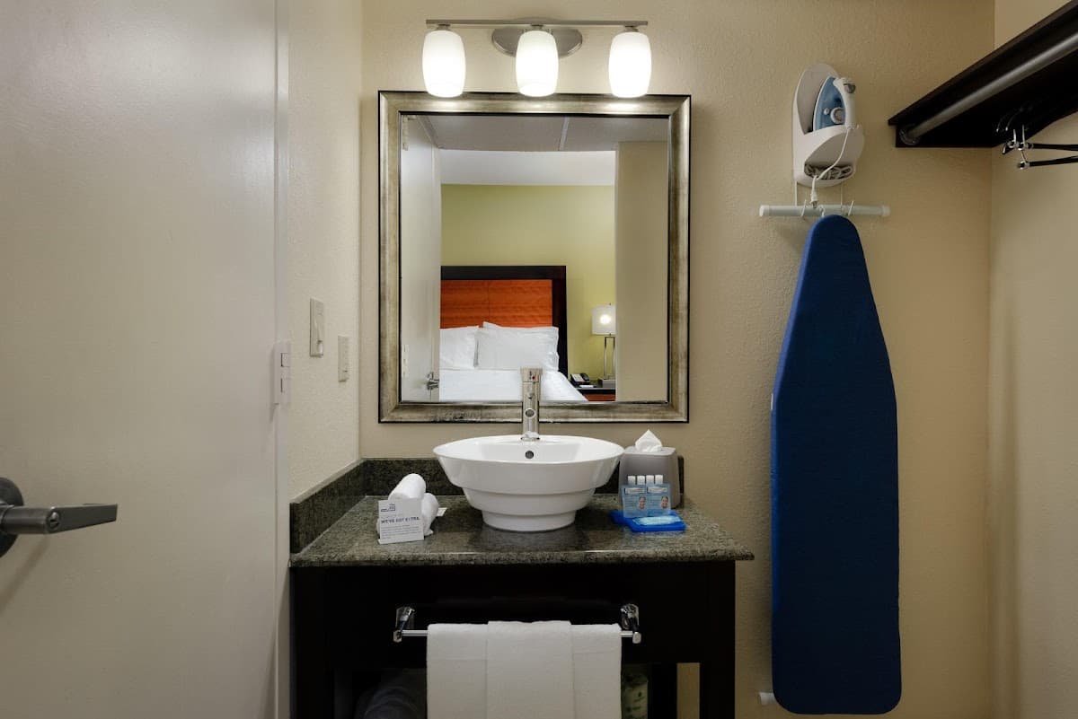 Holiday Inn Express & Suites Atlanta Downtown by IHG — photo 3
