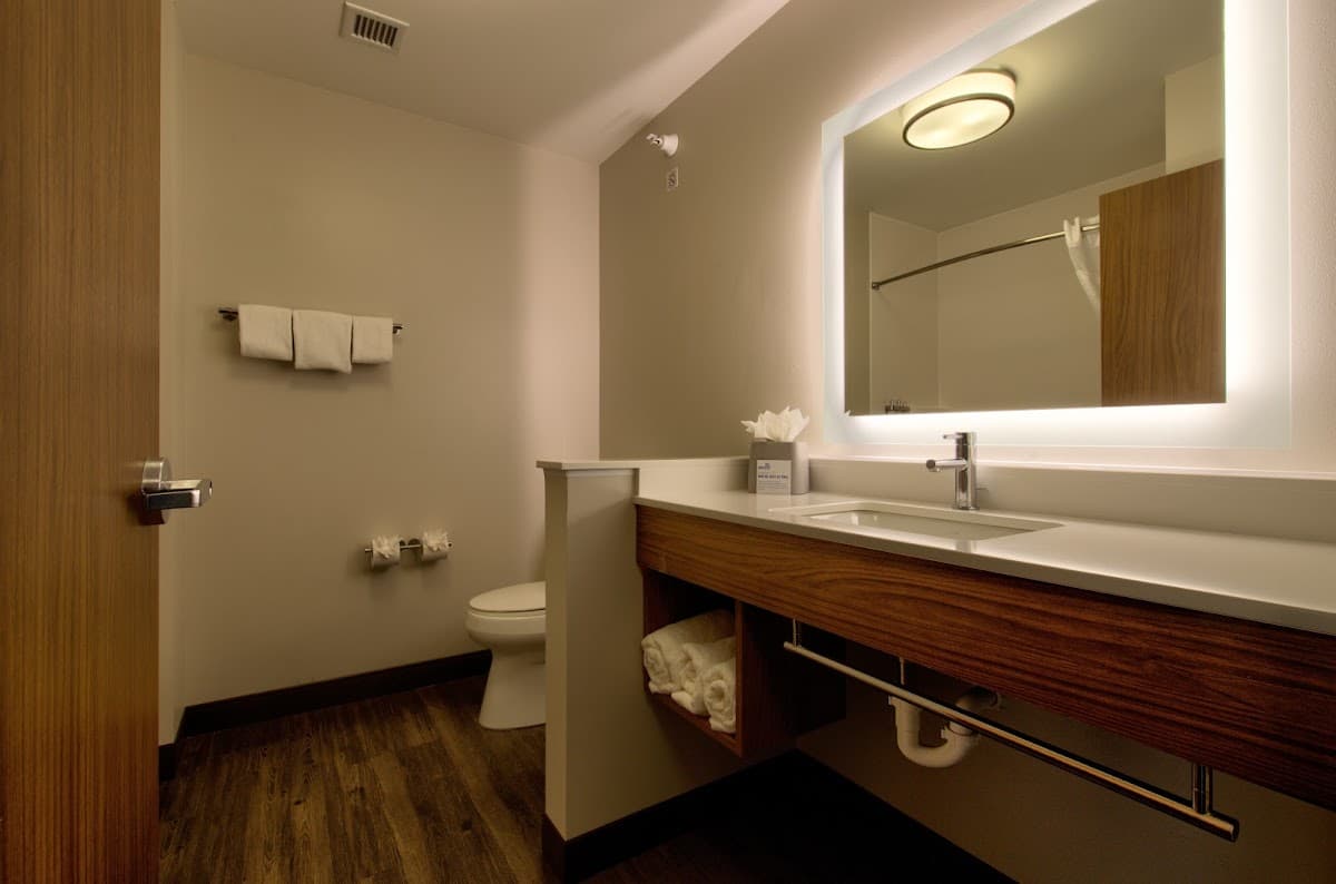 Holiday Inn Express & Suites Onalaska - La Crosse, an IHG Hotel — photo 4