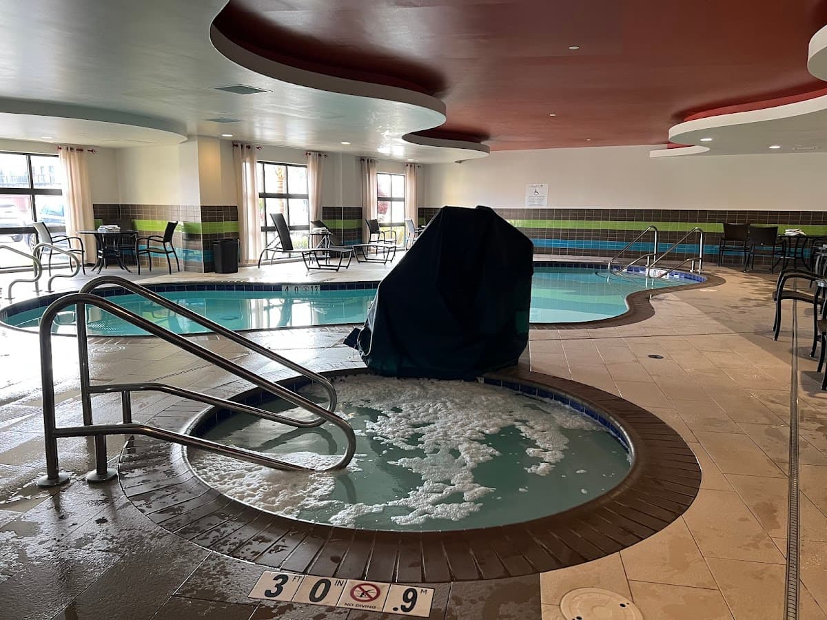 Holiday Inn Express & Suites Eureka by IHG — photo 3