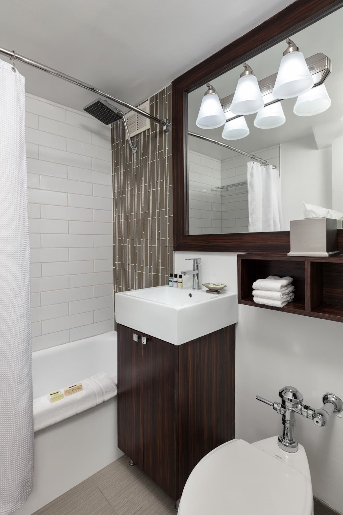 Executive Hotel Pacific — photo 3