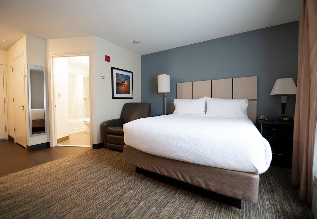 Sonesta Simply Suites Chicago Naperville Warrenville — photo 2