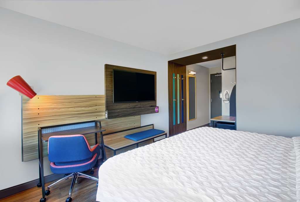 Tru by Hilton Stoughton — photo 4