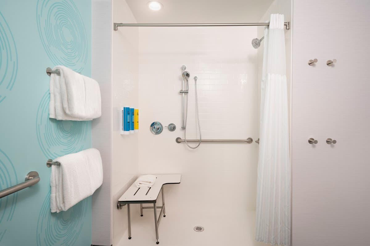 Tru by Hilton Baltimore Harbor East — photo 3